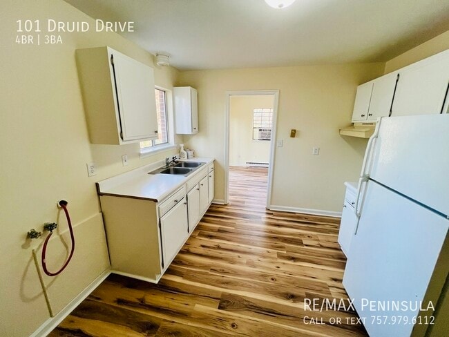 Building Photo - 4Bed, 2.5Bath Single Family Home in WBG