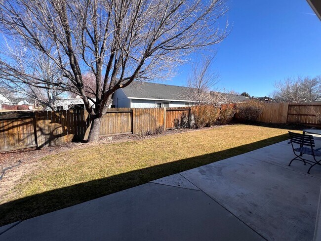 Building Photo - Charming 3/2/2 Home in Gardnerville *MUST SEE*