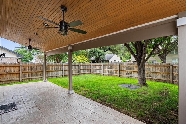 Building Photo - 1203 Thackeray Ln