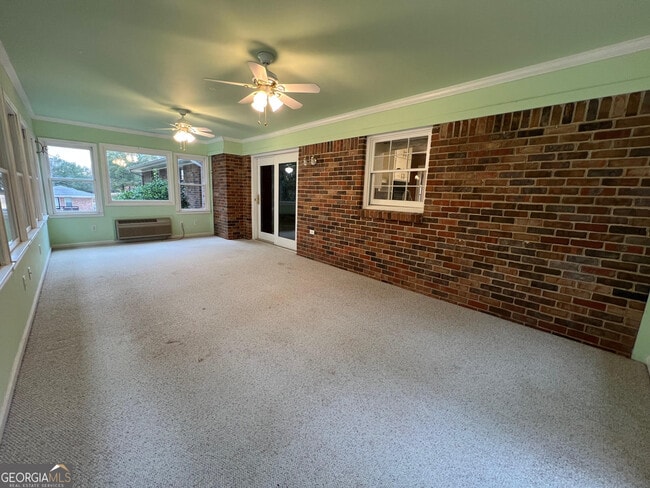 Building Photo - 215 Old Oxford Rd