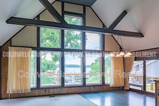 Building Photo - 165 Lakeshore Ct
