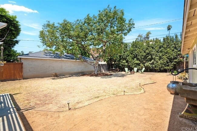 Building Photo - 327 W Malvern Ave