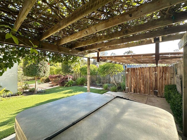 Building Photo - Updated Goleta Home Located in Desirable Santa Barbara Shores
