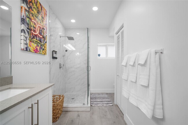 Building Photo - 836 NW 33rd Ave