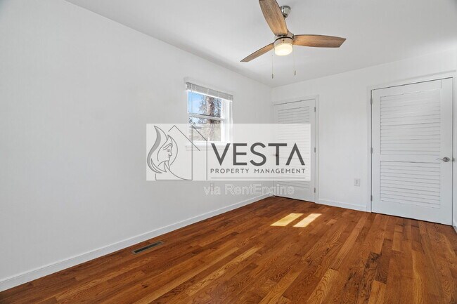 Building Photo - 6 Dogwood Ct