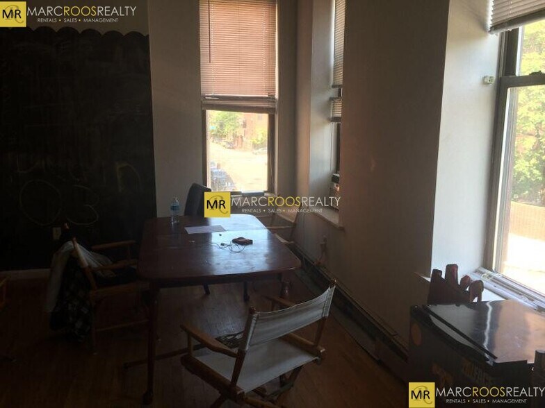 Building Photo - 168 Northampton St