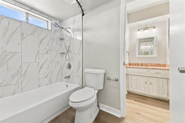 Building Photo - 2865 Meadowbrook Dr