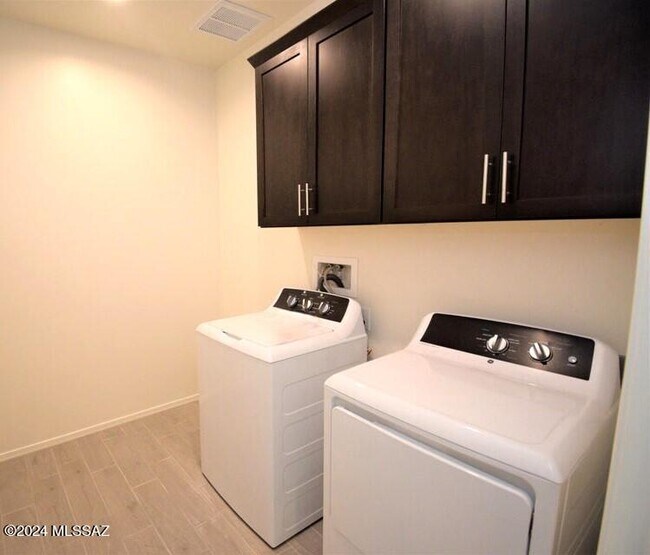 Building Photo - 10736 W Embrey Dr