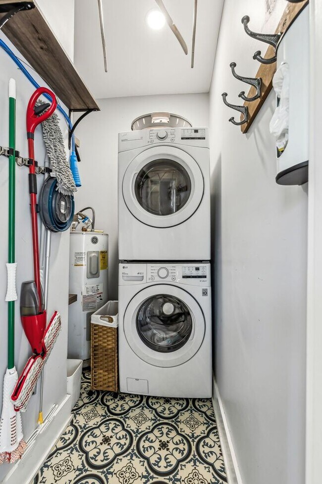 Building Photo - Charming Home For Rent - Less than $2000 p...