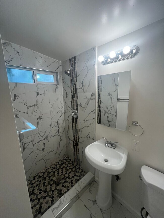 Building Photo - 4036-4040 Velma Ave