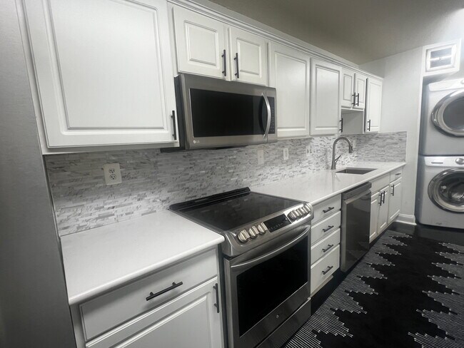 Building Photo - 309 Yoakum Pkwy