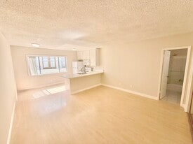 Building Photo - 1534 11th St