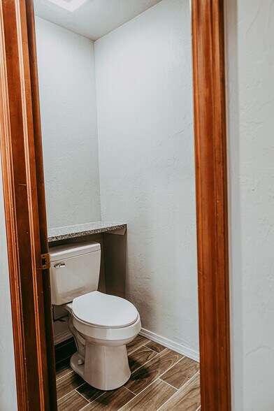 Hall Bathroom - 5331 Indian Hill Rd