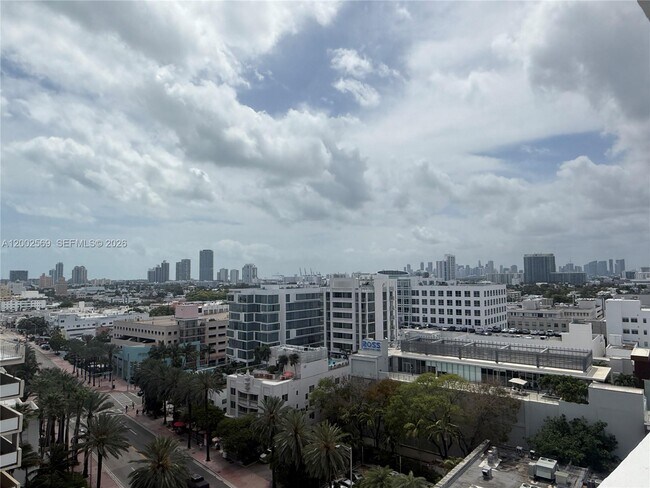 Building Photo - 100 Lincoln Rd