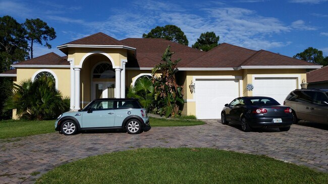 Building Photo - 3073 SW Savona Blvd