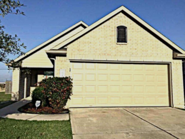 Primary Photo - 5931 Brenwood Trails Ln