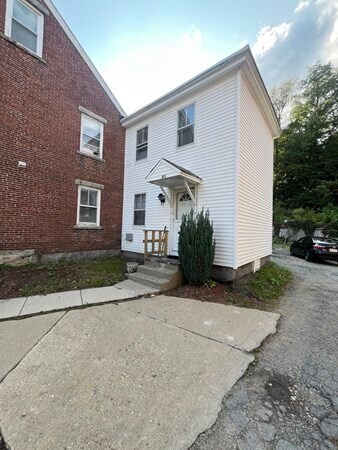 Building Photo - 815-819-819 River St