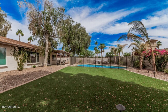 Building Photo - 9265 E Kalil Dr
