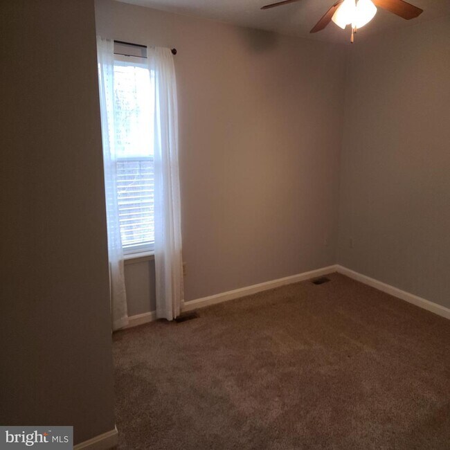 Building Photo - 135 Hill Valley Dr