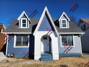 Building Photo - 915 N Harlan Ave