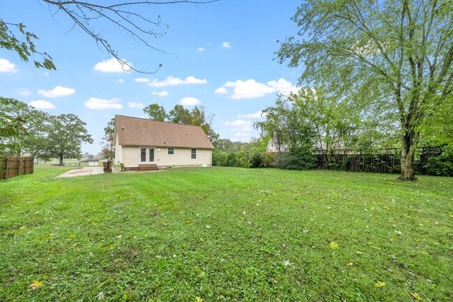 Building Photo - 4 Bedroom 2 Full Bath Pet Friendly Home For Rent!