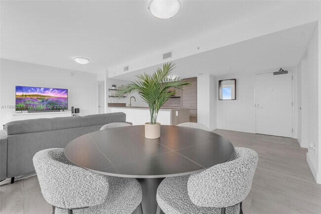 Building Photo - 400 Sunny Isles Blvd