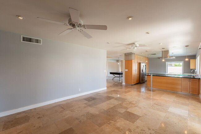 Building Photo - 1325 W Lobo Ave