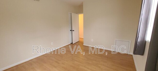 Building Photo - 1745 N Troy St