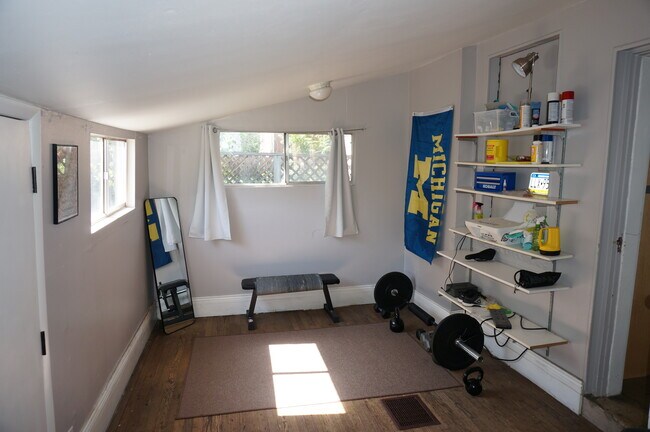 Mud/Sunroom - 2844 N Marion St
