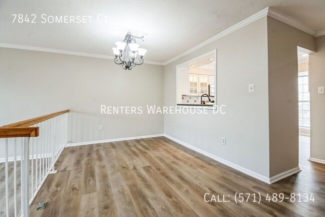 Building Photo - Updated 3BR/3.5BA End-Unit Townhome in Gre...