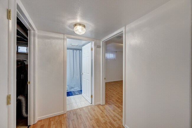 Building Photo - 471 S Marshall St