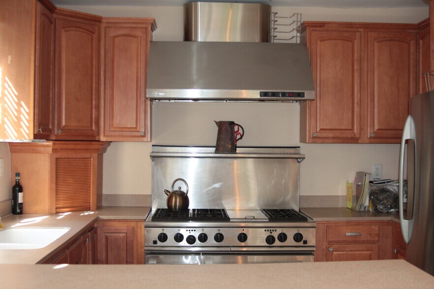 Building Photo - 13 Elizabeth St