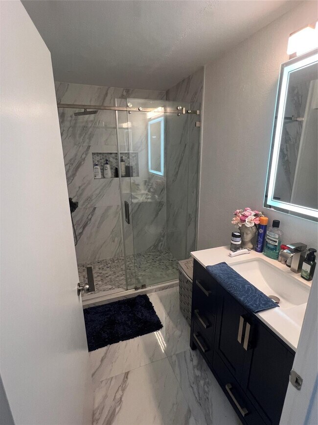 Building Photo - 2425 NW 33rd St