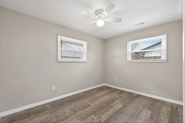 Building Photo - 2831 Hyannis Dr