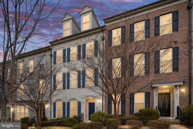 Building Photo - 214 Almond Dr