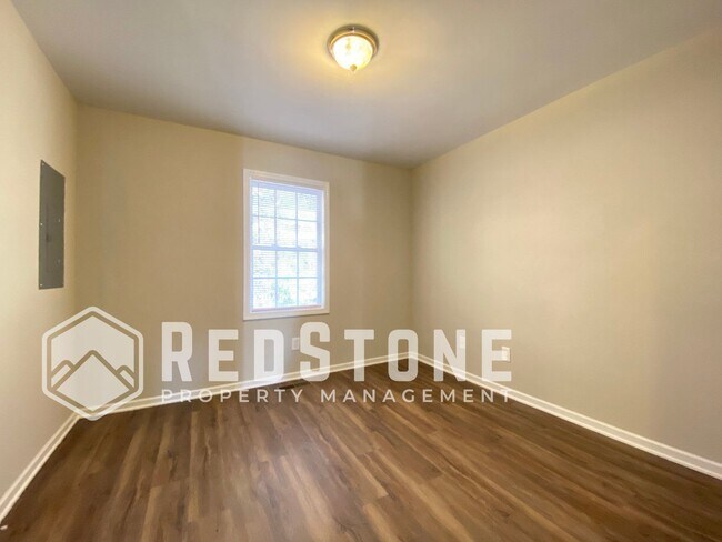 Building Photo - 1104 Chandler Ave