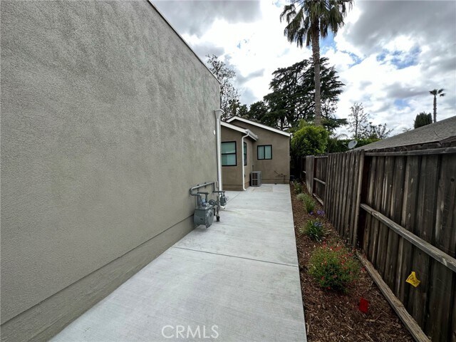 Building Photo - 1155 N Currier Ave
