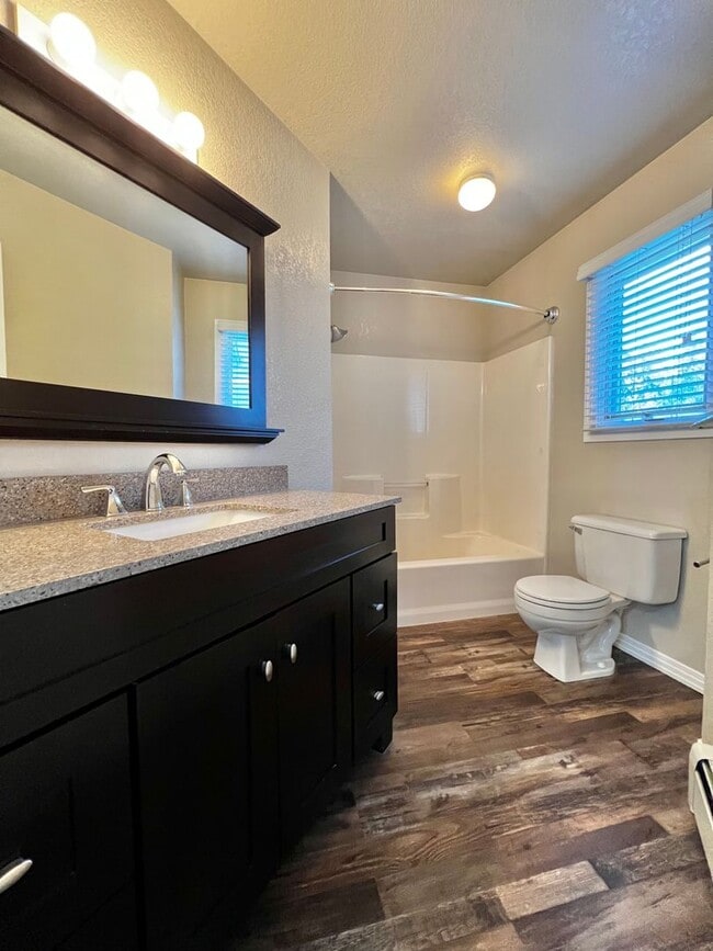 Building Photo - 3 Bed, 3 Bath Townhome in Fort Collins!