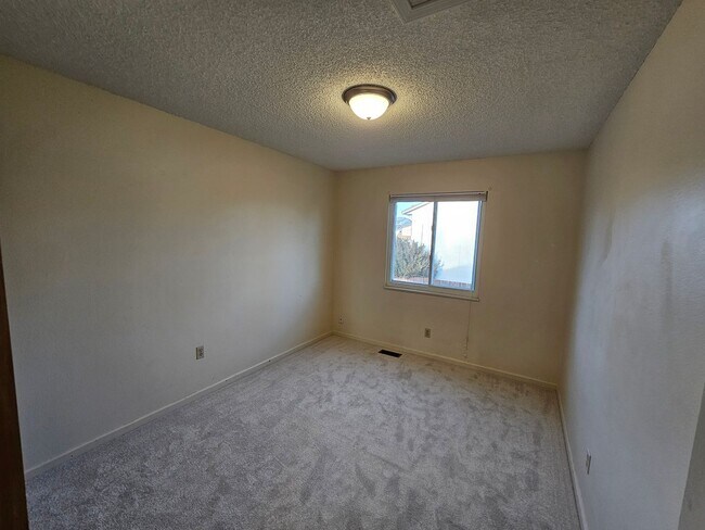 Building Photo - 3 Bed 2 Bath In Fountain Valley Ranch!!