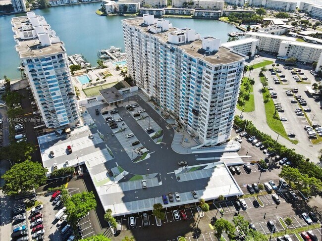 Building Photo - 18011 Biscayne Blvd