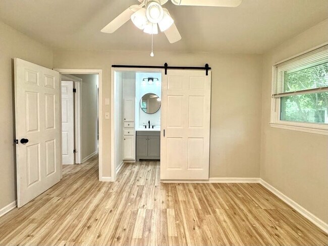 Building Photo - 868 Watts Dr