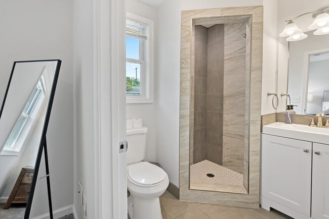 Building Photo - 6532 Summerton Way