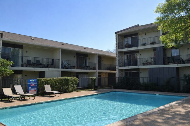 Building Photo - 500 E Riverside Dr