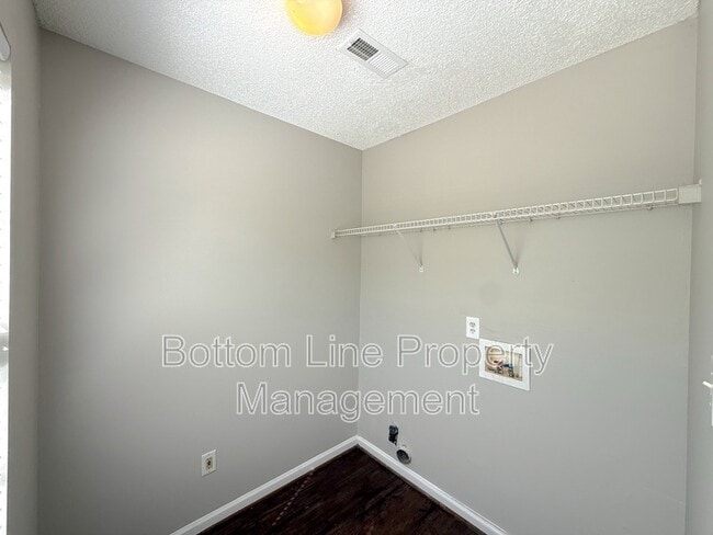 Building Photo - 11822 Stewarts Crossing Dr