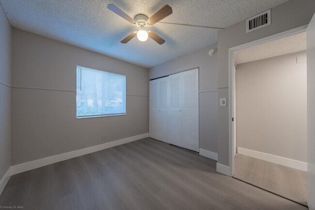 Building Photo - 105 Gardens Dr