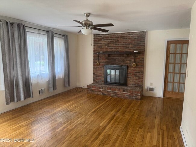 Primary Photo - 716 Shell Pl