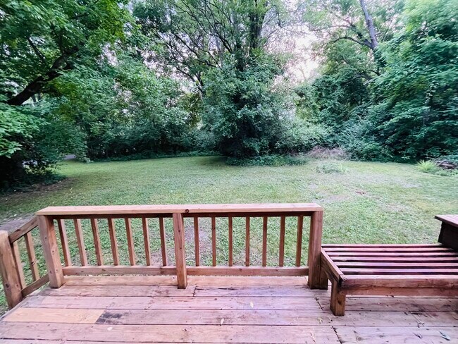 Building Photo - 1504 Stamm Ave