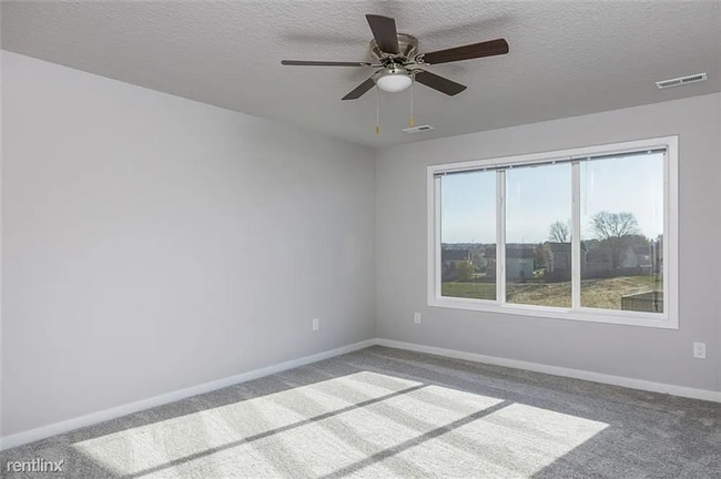 Building Photo - Great 3 Bedroom Single-Family Home in Urba...