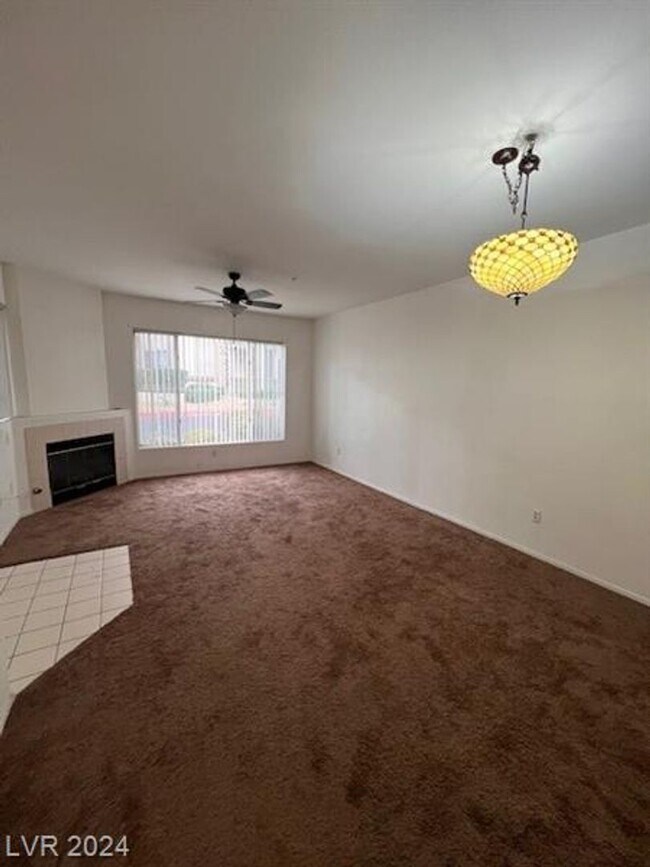 Building Photo - Gated Community / One Bedroom / 1 Car Garage