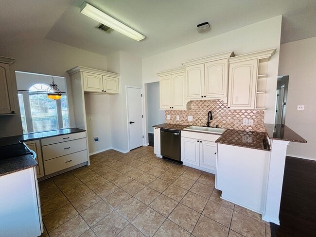 Building Photo - 4 BR/2BA | Updated Single Family Home | 2-Car Garage Parking | Fenced backyard